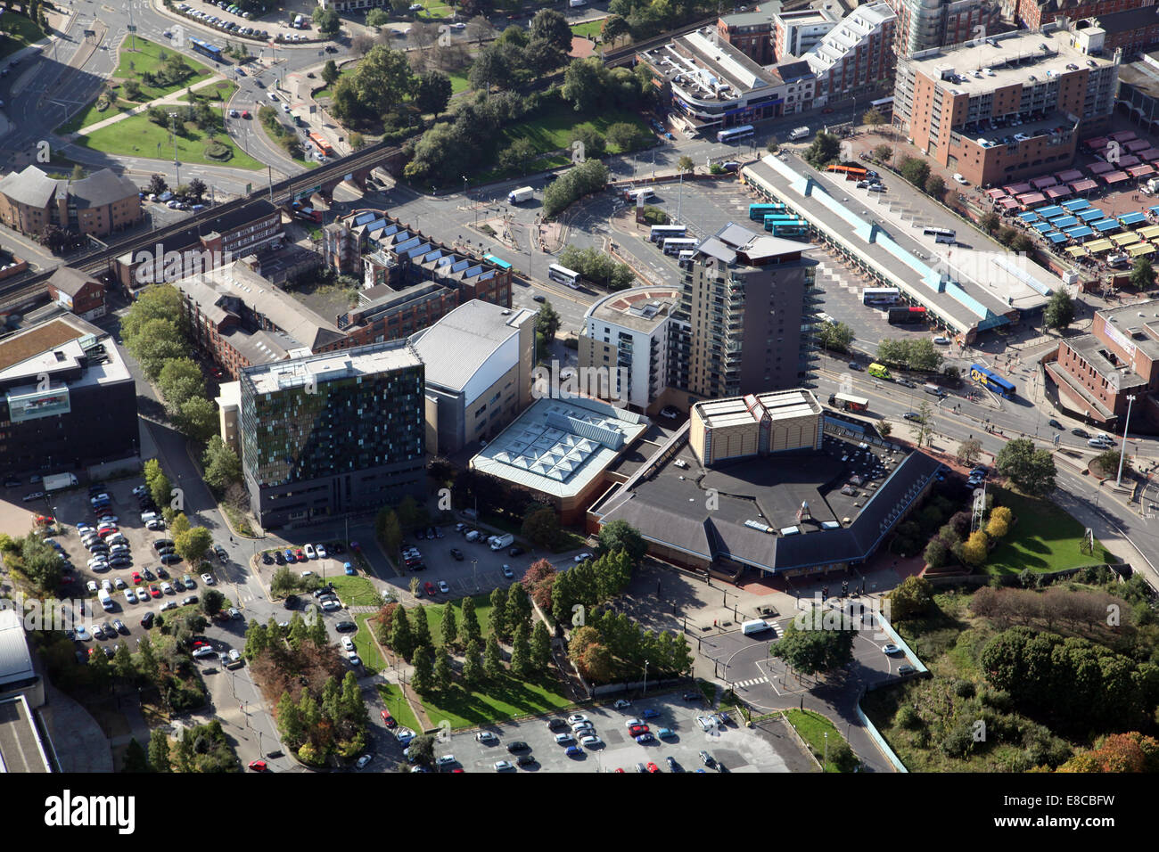 Vue aérienne de Quarry Hill y compris Leeds Playhouse, Skyline Apartments, Northern Ballet, Leeds College of Music, BBC Banque D'Images