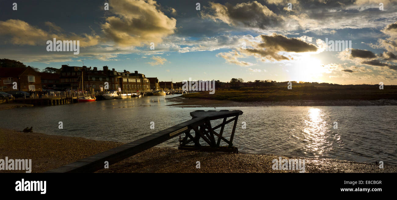 Le quai Blakeney North Norfolk England UK Harbour staithe soleil d'automne froid Blakeney creek coucher soleil soir ligh Banque D'Images