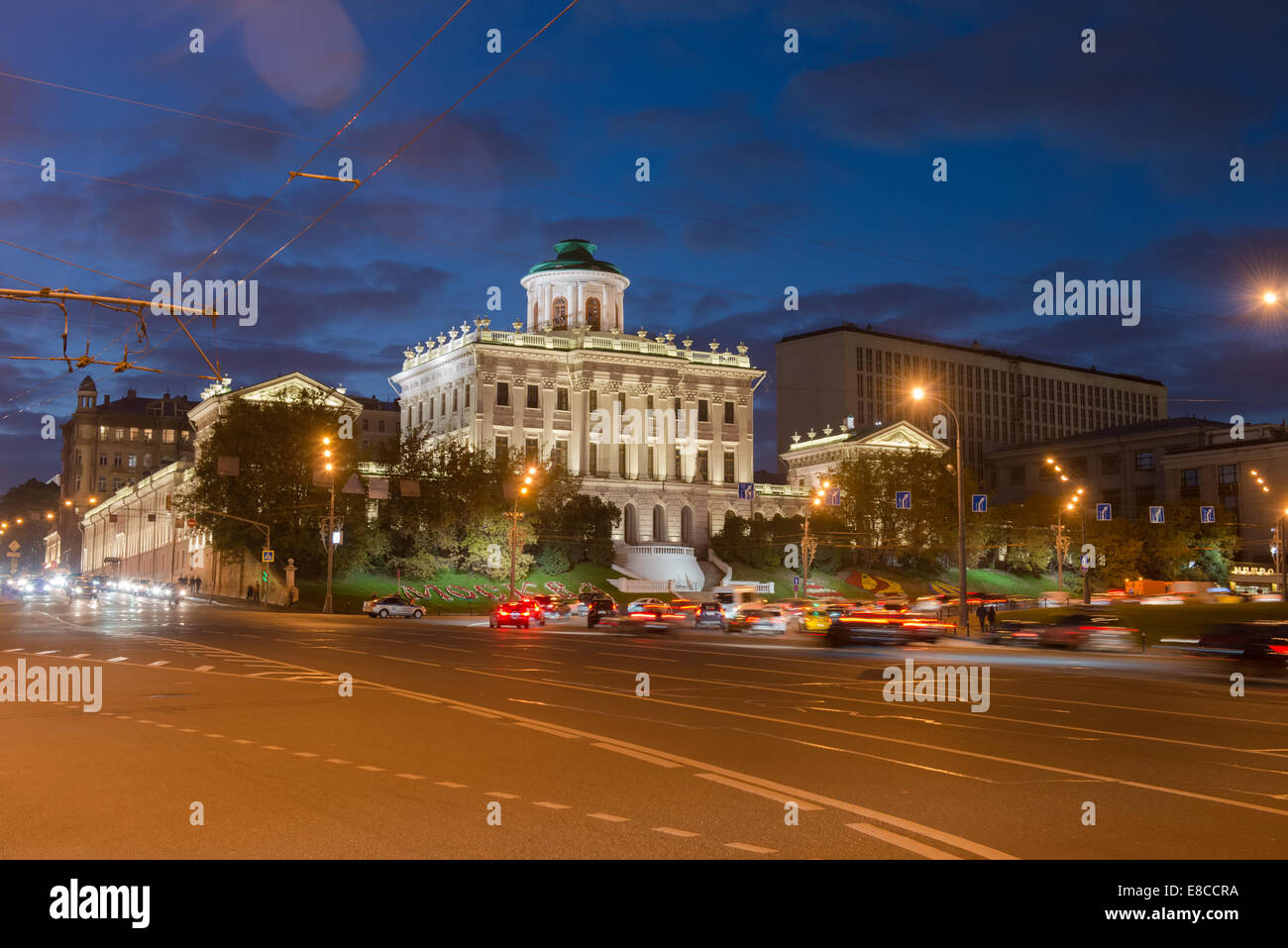 Vue de nuit sur la maison Pachkov à Moscou, Russie Banque D'Images