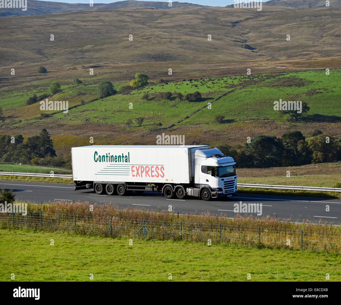 Continental Express POIDS LOURDS frigorifiques. Autoroute M6, direction nord. Shap, Cumbria, Angleterre, Royaume-Uni, Europe. Banque D'Images