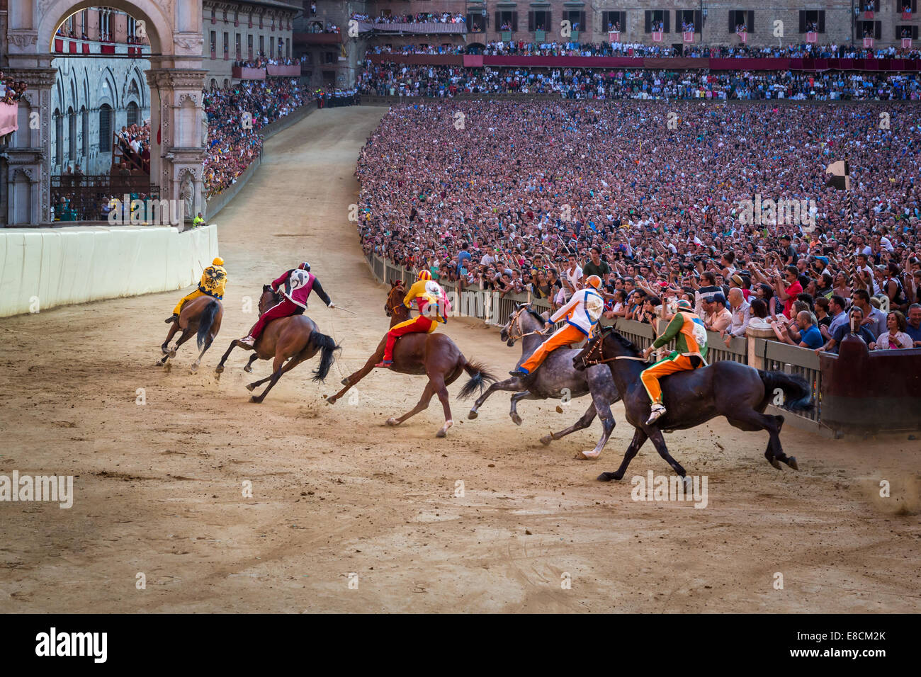 La course de chevaux Palio de Sienne sur la Piazza del Campo, Sienne, Toscane, Italie Banque D'Images