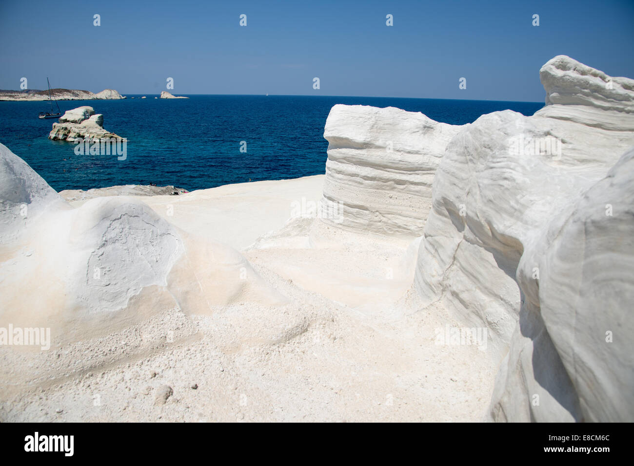 Les sculptures en grès à sarakoniki beach à Milos, Grèce Banque D'Images