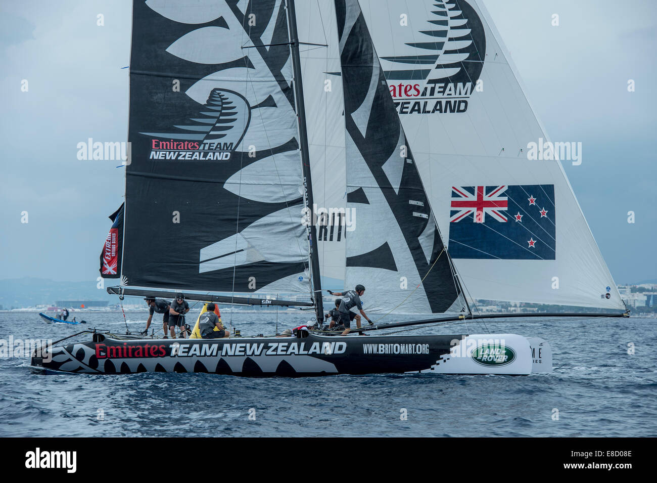 Nice, France. 5 octobre, 2014. Emirates Team New Zealand. Jour 4 de l'Extreme Sailing Series, régates à Nice. 5/10/2014 Crédit : Chris Cameron/Alamy Live News Banque D'Images