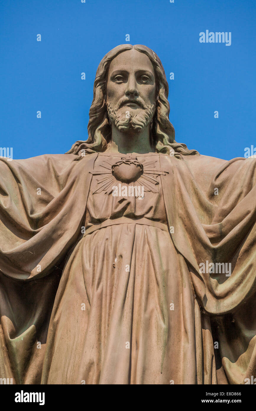Une statue de Jésus avec les bras ouverts Banque D'Images