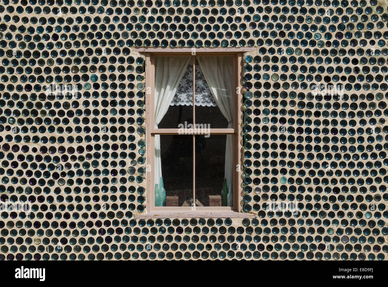 La célèbre bouteille 'House', construit à partir de plus de 30.000 bouteilles, ville fantôme de rhyolite, Nevada, USA Banque D'Images