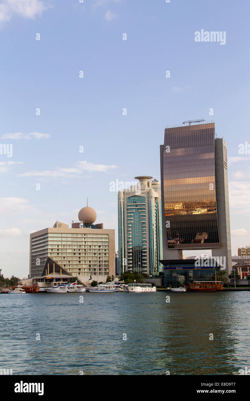 L'architecture moderne à la Dubai Creek, Dubai Creek Tower, Banque Nationale de Dubaï, Deira, Dubaï, Émirats Arabes Unis Banque D'Images