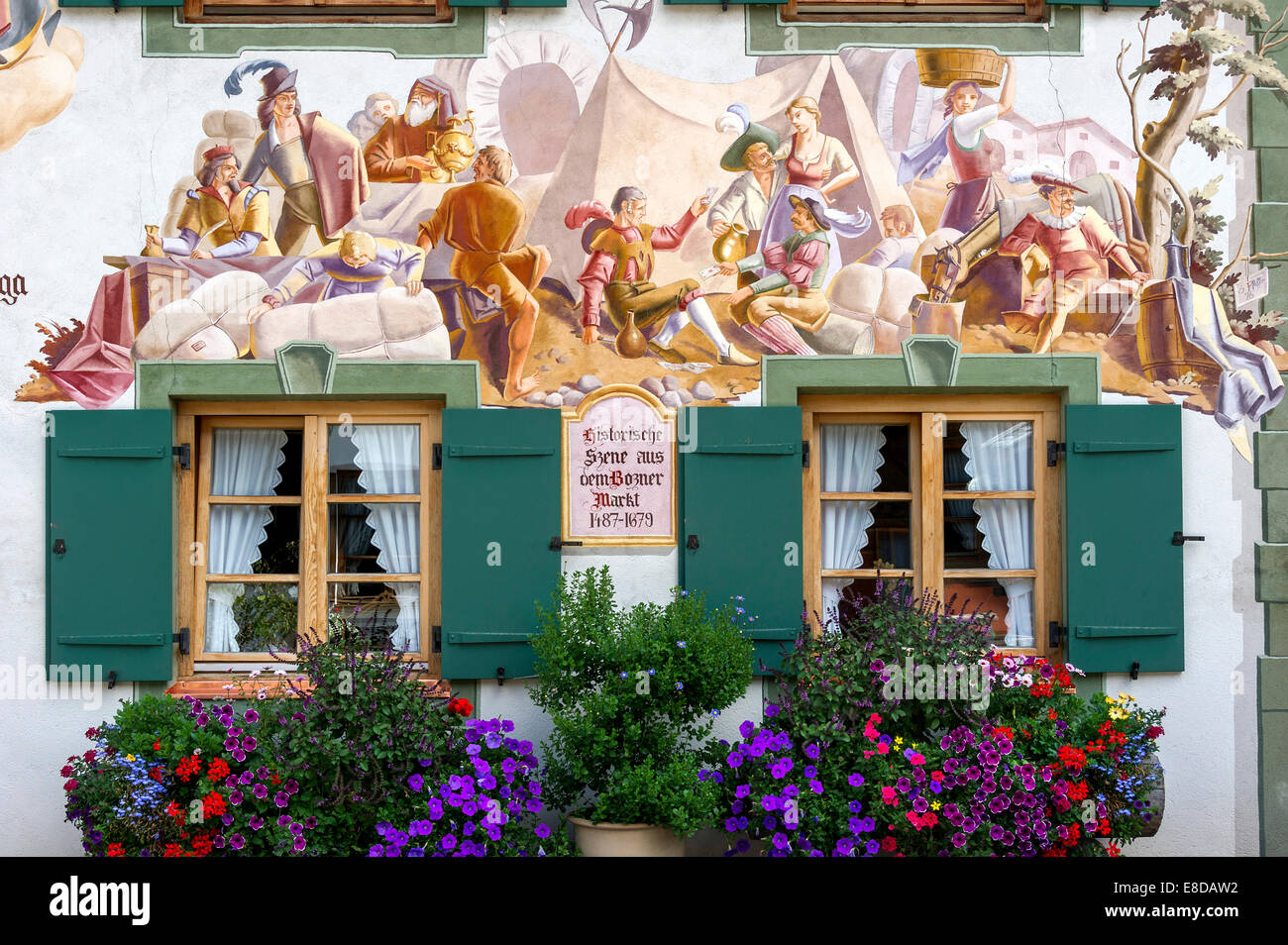 Lüftlmalerei, scène historique de Bolzano, marché maison 'beim Gschoaga', Mittenwald, Werdenfelser Land, Haute-Bavière Banque D'Images