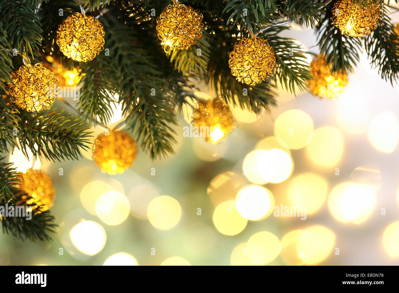 Gros plan sur décoration d'arbre de Noël sur fond de fête Banque D'Images