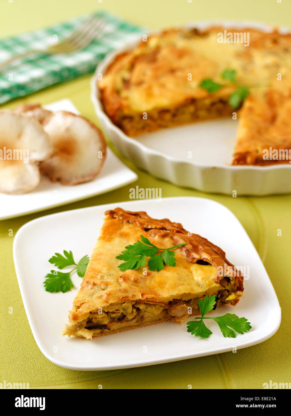 Quiche aux champignons. Recette disponible. Banque D'Images