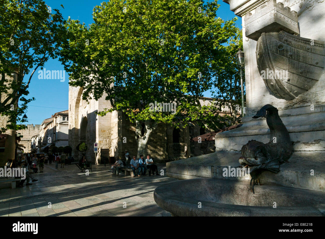 Place Saint Louis, Aigues Mortes, Gard, Languedoc Roussillon, France Banque D'Images