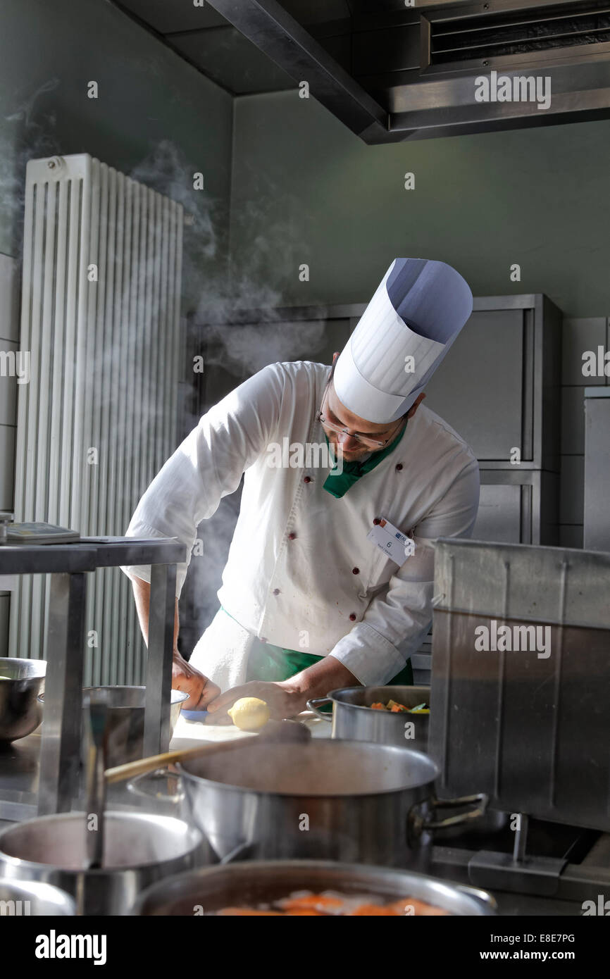 12.04.2014, l'Allemagne, Brandebourg, Teltow - 23. Brandenburgische Jugendmeisterschaften gastgewerblichen dans den Berufen im 2014 Ha Banque D'Images 12.04.2014, l'Allemagne, Brandebourg, Teltow - 23. Brandenburgische Jugendmeisterschaften gastgewerblichen dans den Berufen im 2014 Ha Banque D'Images