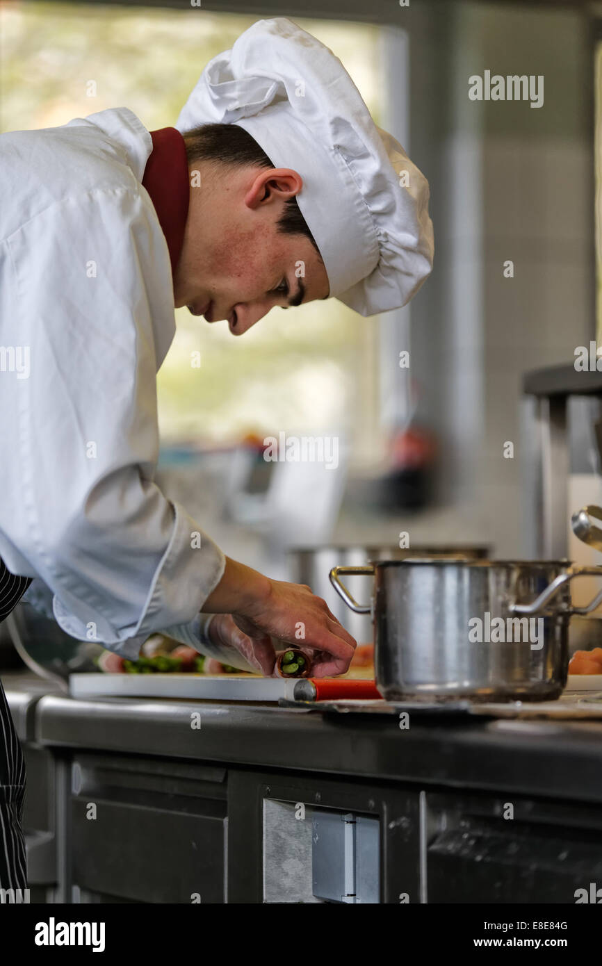 12.04.2014, l'Allemagne, Brandebourg, Teltow - 23. Brandenburgische Jugendmeisterschaften gastgewerblichen dans den Berufen im 2014 Ha Banque D'Images 12.04.2014, l'Allemagne, Brandebourg, Teltow - 23. Brandenburgische Jugendmeisterschaften gastgewerblichen dans den Berufen im 2014 Ha Banque D'Images