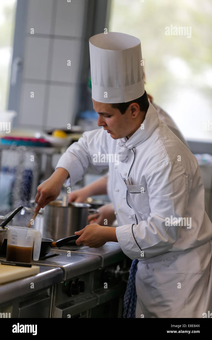 12.04.2014, l'Allemagne, Brandebourg, Teltow - 23. Brandenburgische Jugendmeisterschaften gastgewerblichen dans den Berufen im 2014 Ha Banque D'Images 12.04.2014, l'Allemagne, Brandebourg, Teltow - 23. Brandenburgische Jugendmeisterschaften gastgewerblichen dans den Berufen im 2014 Ha Banque D'Images