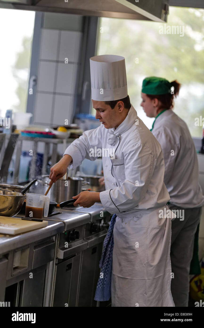 12.04.2014, l'Allemagne, Brandebourg, Teltow - 23. Brandenburgische Jugendmeisterschaften gastgewerblichen dans den Berufen im 2014 Ha Banque D'Images 12.04.2014, l'Allemagne, Brandebourg, Teltow - 23. Brandenburgische Jugendmeisterschaften gastgewerblichen dans den Berufen im 2014 Ha Banque D'Images