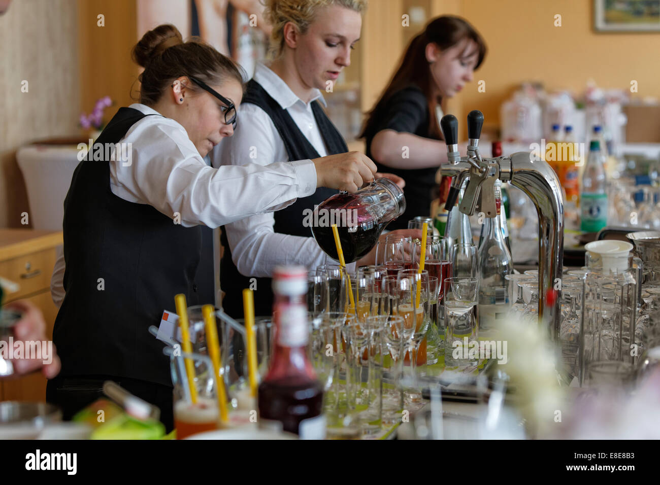 12.04.2014, l'Allemagne, Brandebourg, Teltow - 23. Brandenburgische Jugendmeisterschaften gastgewerblichen dans den Berufen im 2014 Ha Banque D'Images 12.04.2014, l'Allemagne, Brandebourg, Teltow - 23. Brandenburgische Jugendmeisterschaften gastgewerblichen dans den Berufen im 2014 Ha Banque D'Images