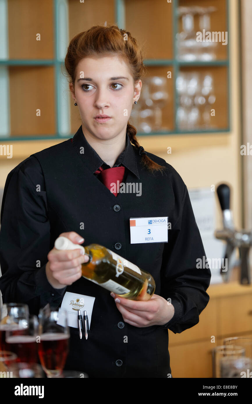 12.04.2014, l'Allemagne, Brandebourg, Teltow - 23. Brandenburgische Jugendmeisterschaften gastgewerblichen dans den Berufen im 2014 Ha Banque D'Images 12.04.2014, l'Allemagne, Brandebourg, Teltow - 23. Brandenburgische Jugendmeisterschaften gastgewerblichen dans den Berufen im 2014 Ha Banque D'Images