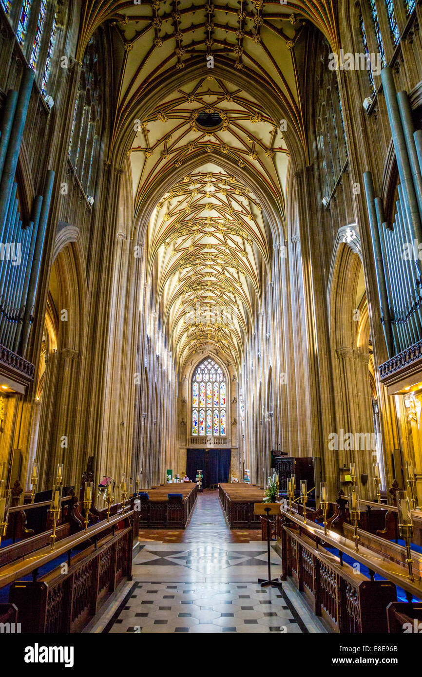 Intérieur opulent de St Mary Redcliffe church dans le Temple du centre de Bristol UK Banque D'Images