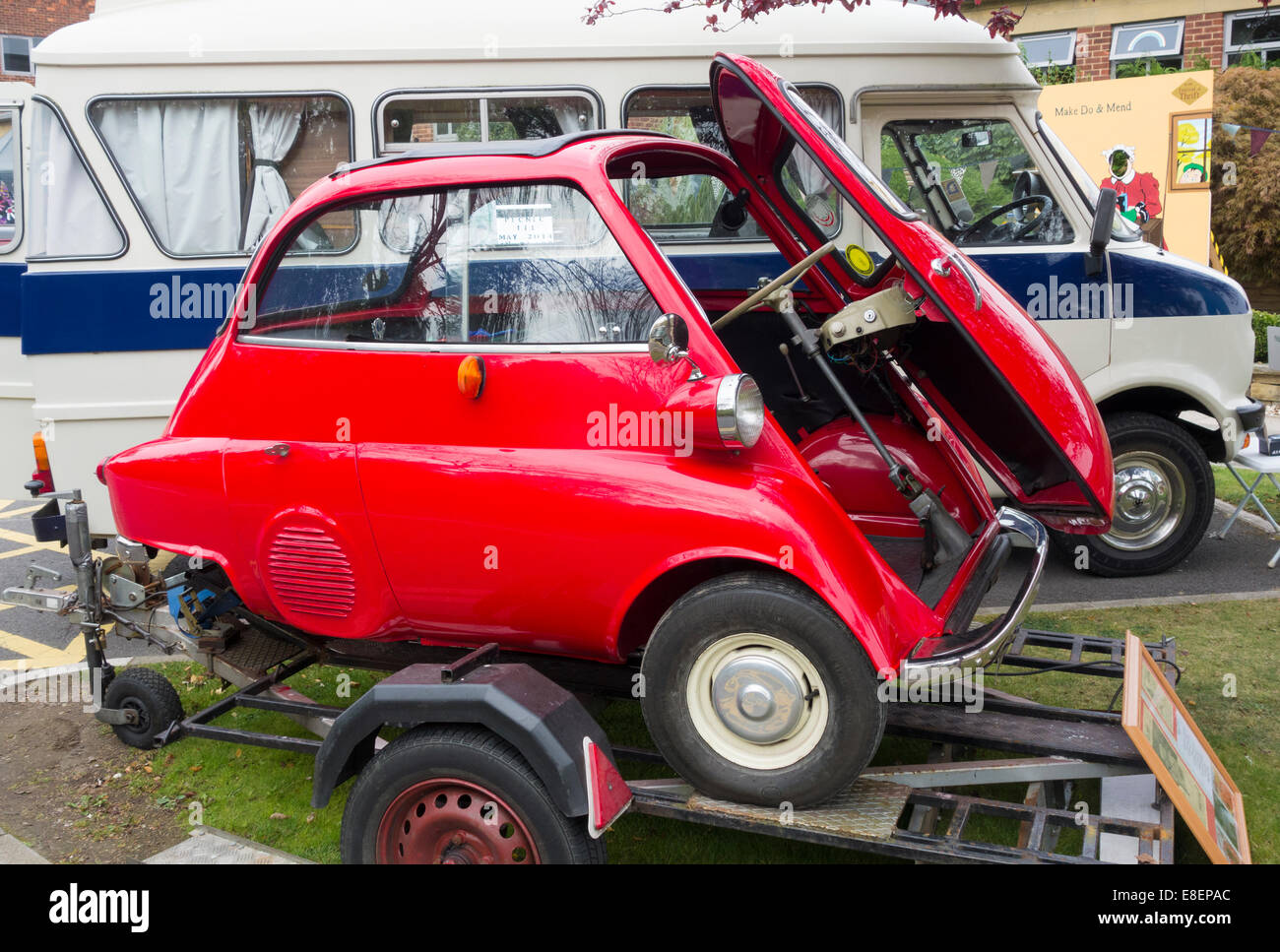 BMW Isetta au rallye de voitures classiques en Angleterre, Royaume-Uni Banque D'Images