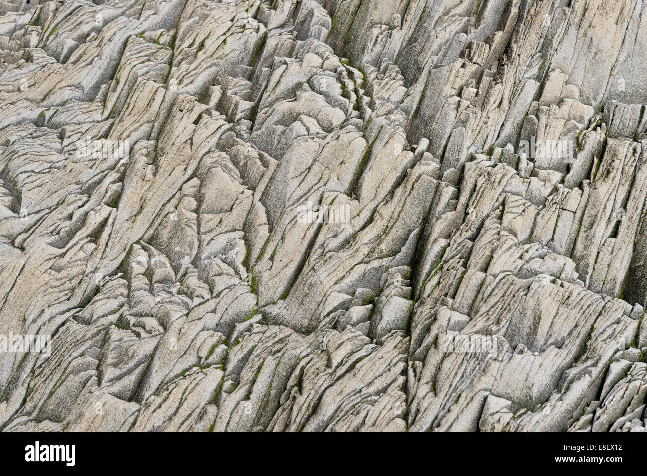 Les couches rocheuses, Grotte Hálsanefshellir avec formations de basalte, la plage de Reynisfjara qui jouit près de Vík í Mýrdal, Côte Sud, Islande Banque D'Images