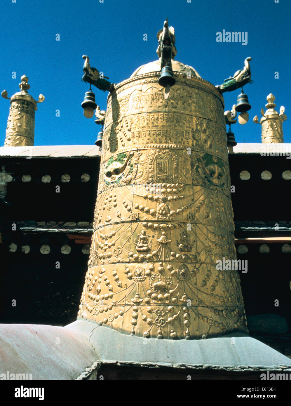 Détail de toit, Temple de Jokhang, à Lhassa, au Tibet. Banque D'Images