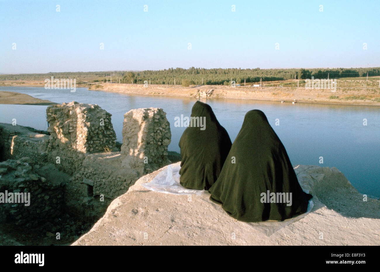Deux femmes iraquiennes à Bash Tapia Château, Mossoul, Irak, 1977. Banque D'Images