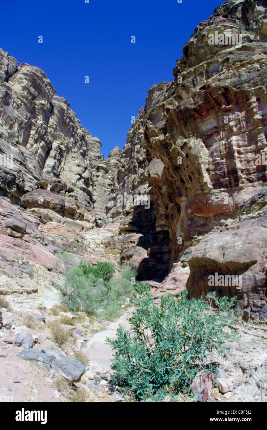 À pied à El Deir (le monastère), Petra, Jordanie. Banque D'Images