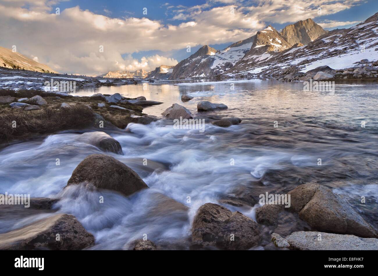 États-unis, Californie, Sequoia National Park, neuf et de drainage du lac Eagle Scout Peak Banque D'Images