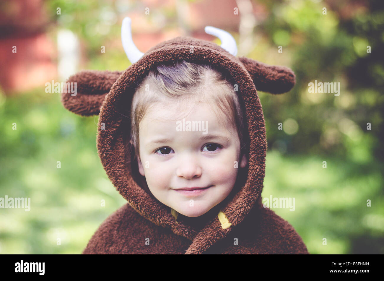 Girl wearing costume de The Gruffalo Banque D'Images