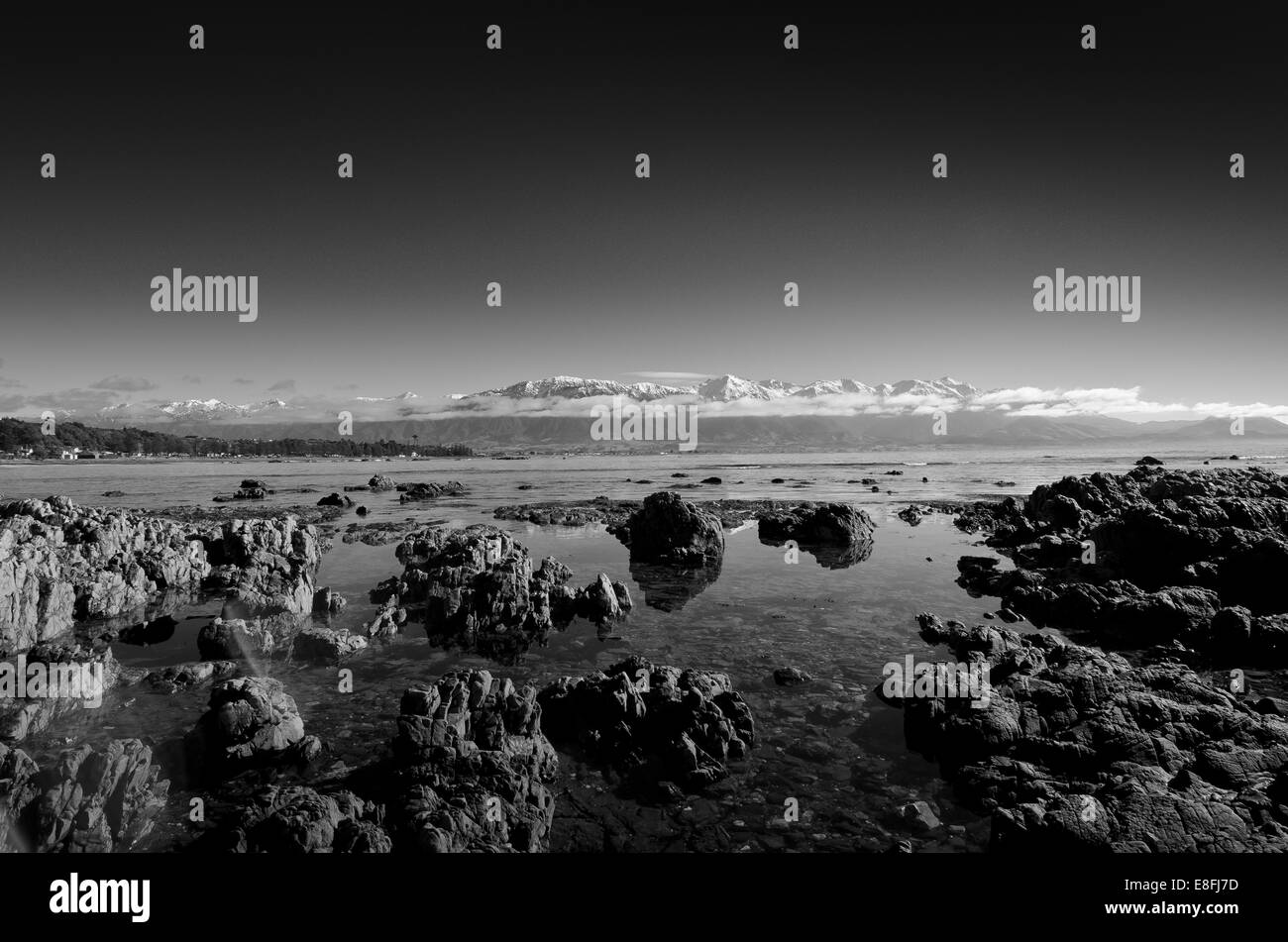 La NOUVELLE ZELANDE, Kaikoura, vue sur les rochers et les montagnes Banque D'Images