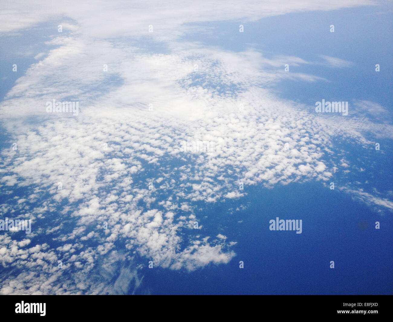 Le Danemark, au-dessus de nuages cirrus Banque D'Images