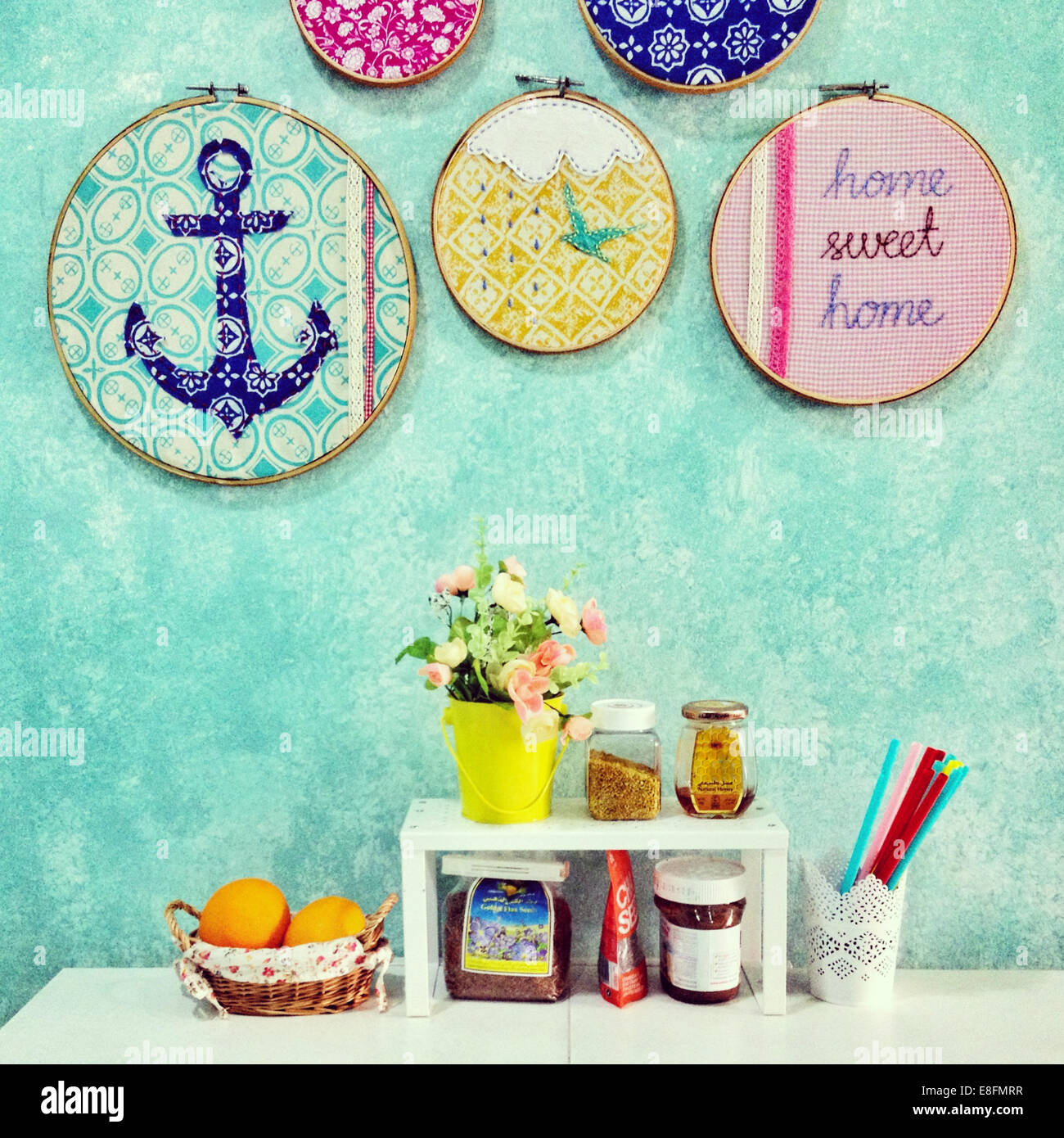 Home sweet home de l'alimentation, de l'arrangement de fleurs et décorations Banque D'Images