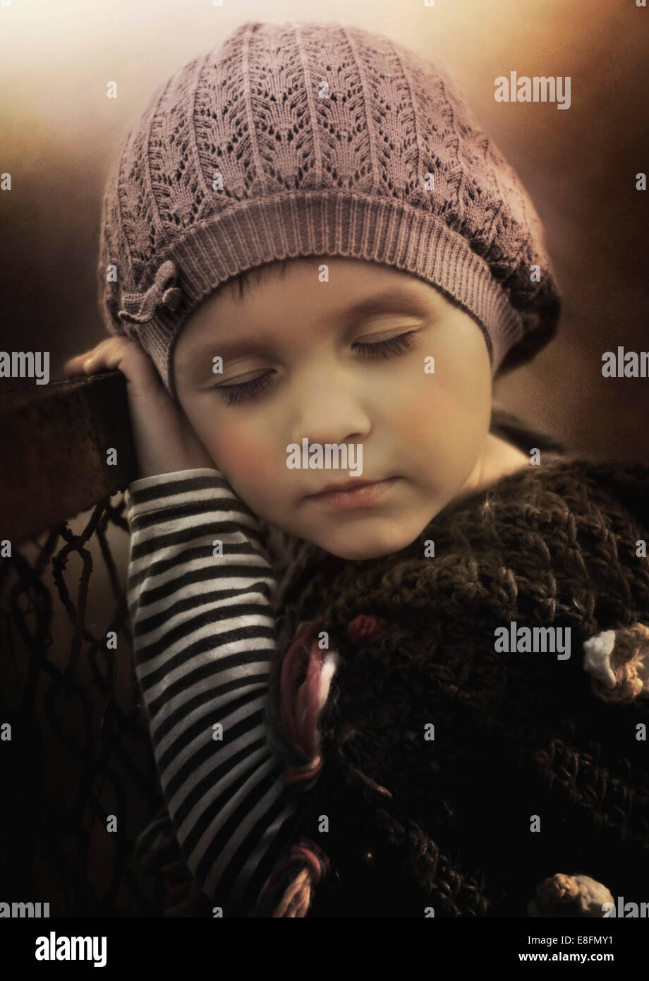 Portrait de jeune fille avec les yeux fermé Banque D'Images