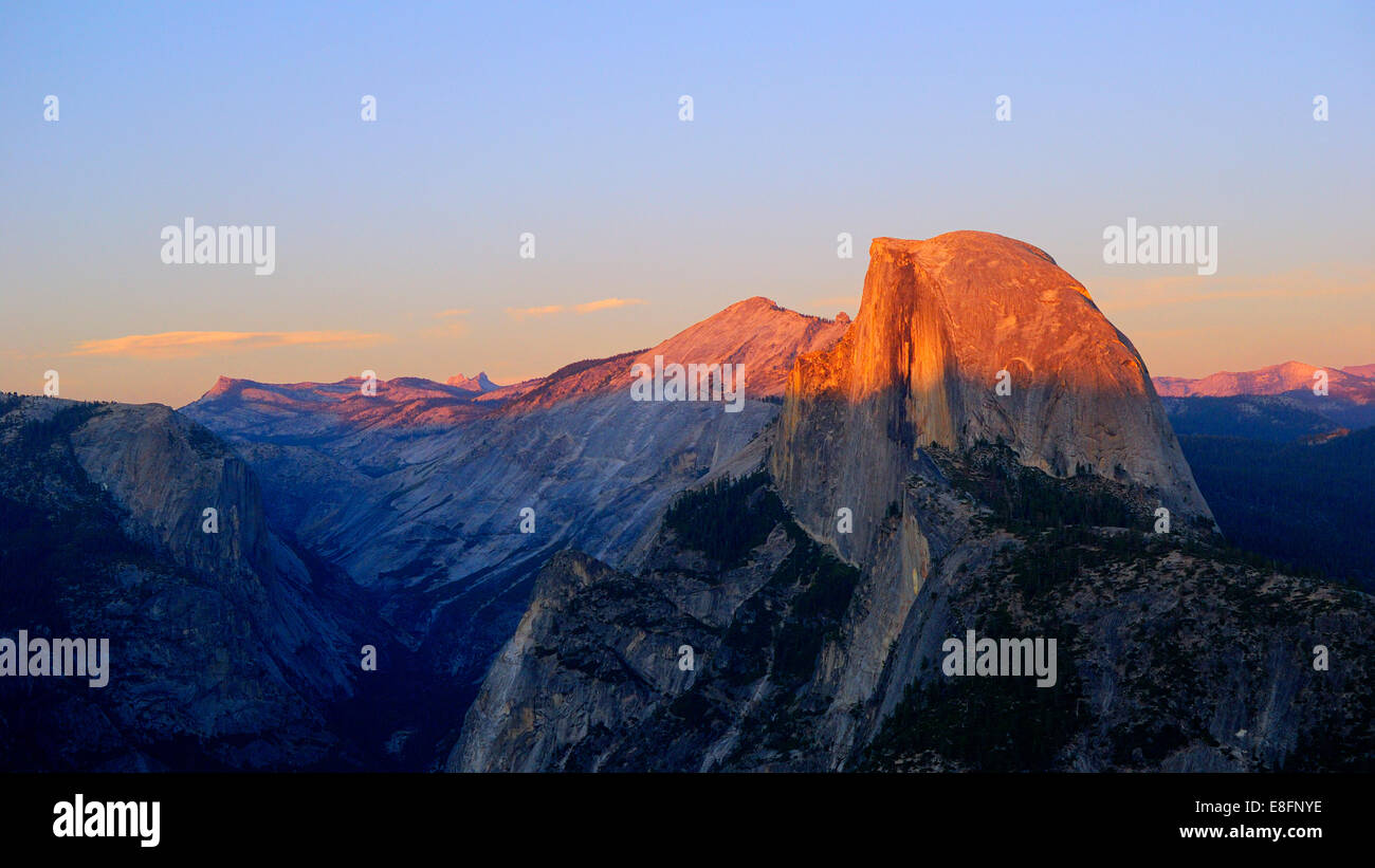 États-unis, Californie, demi-dôme de Yosemite National Park au coucher du soleil Banque D'Images