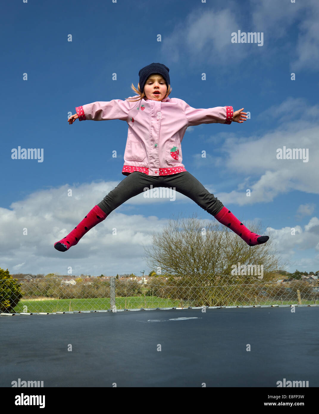 Preschool girl (2-3) jumping on trampoline Banque D'Images