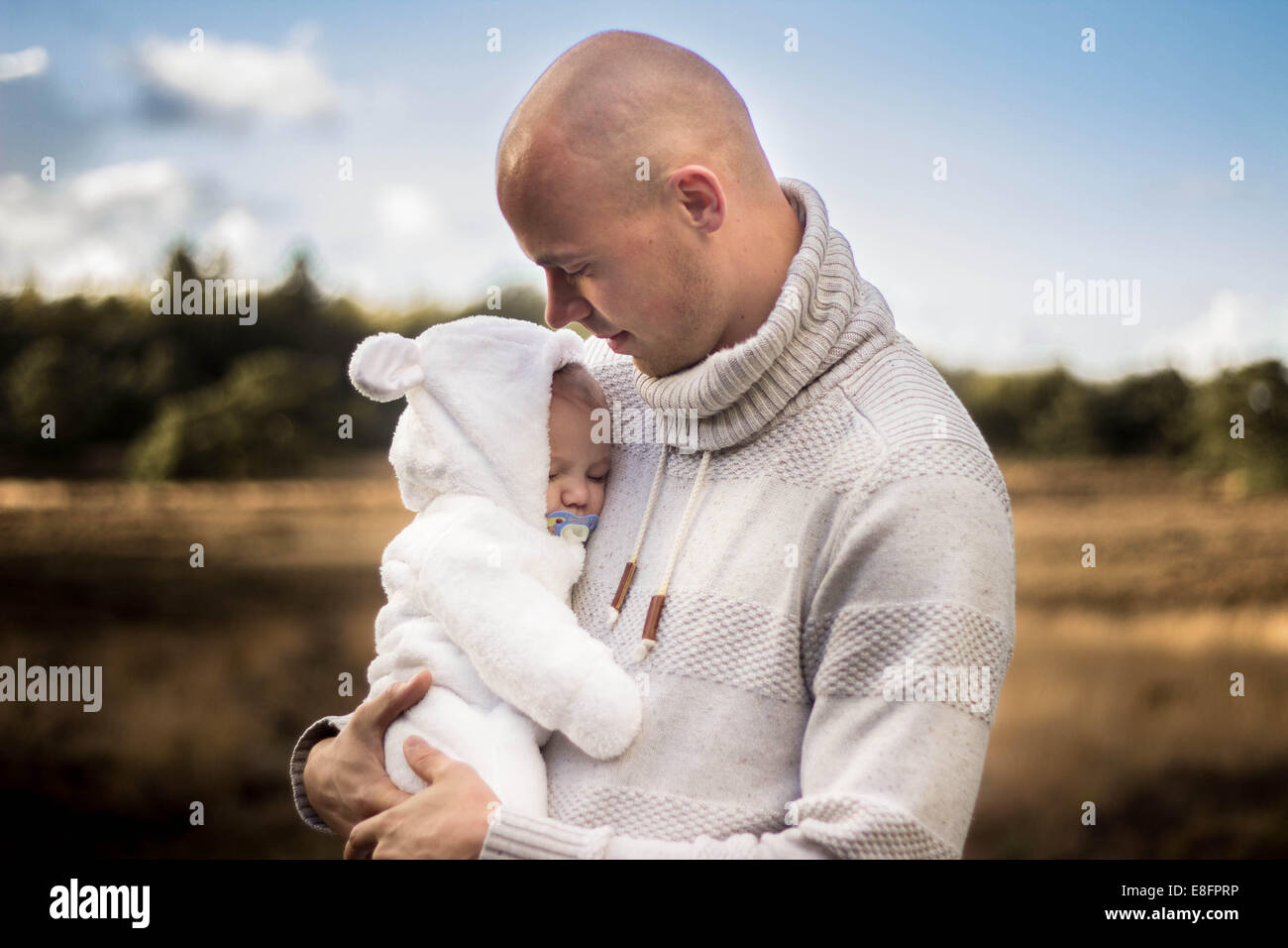 Père holding newborn baby boy Banque D'Images