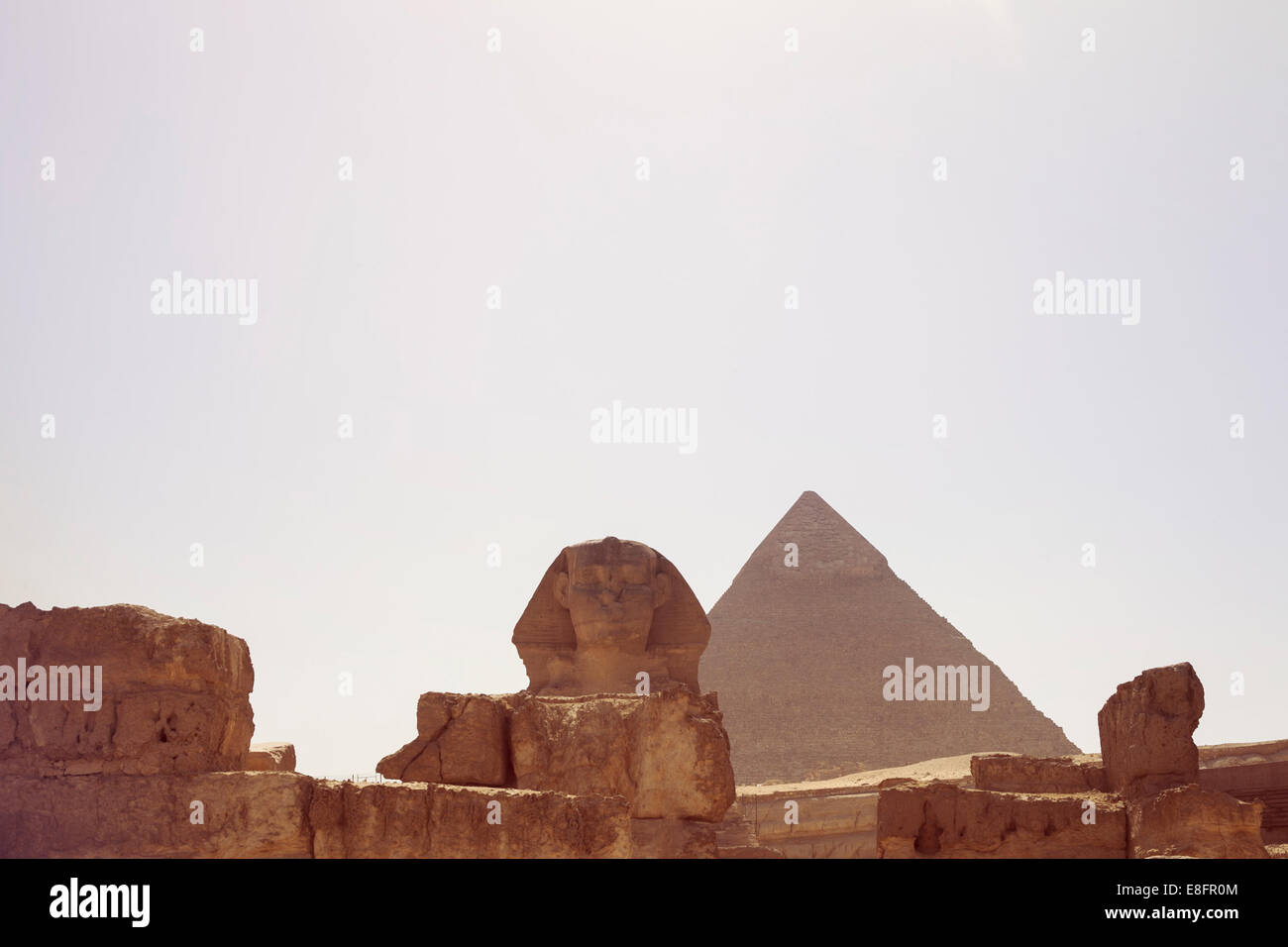 Sphinx et la pyramide de Khafra, Giza, Egypte Banque D'Images