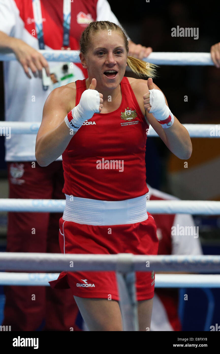 Shelley Watts (AUS) (rouge) bat Natasha Jonas (FRA) (bleu). Womens 57-60 kg - poids léger - Boxe - SECC Glasgow - Royaume-Uni - 29/07/2 Banque D'Images