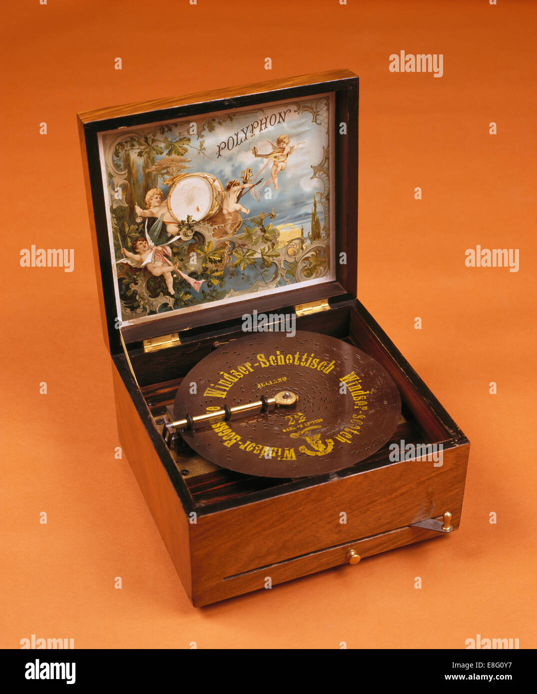 Antique music box Banque de photographies et d'images à haute résolution -  Alamy