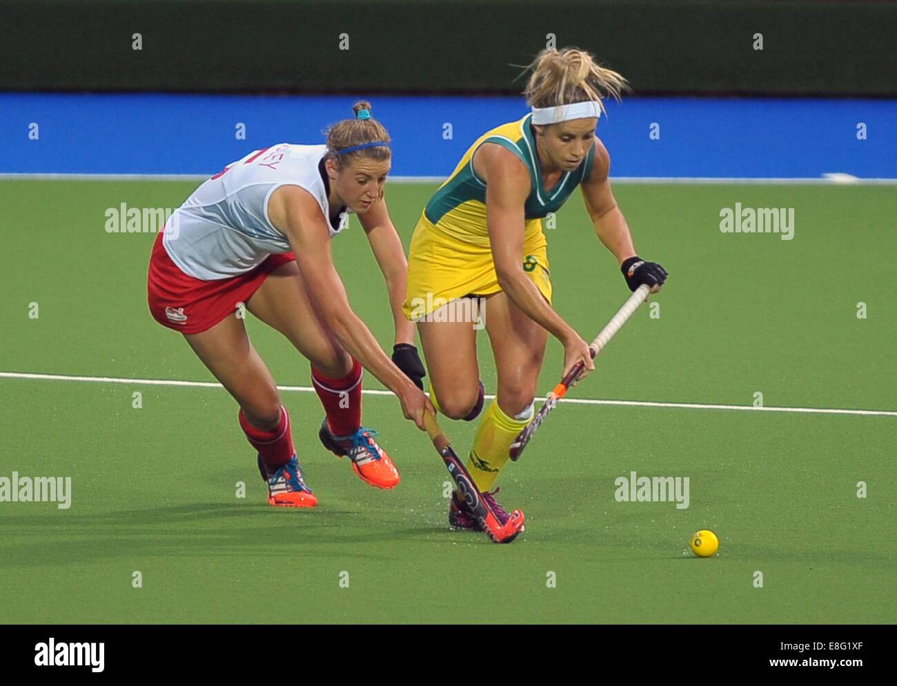 Lily Owsley (FRA) et Ashleigh Nelson (AUS). Australie (AUS) v Angleterre (ENG). Womens médaille d'or. Le Hockey. National Glasgow Banque D'Images