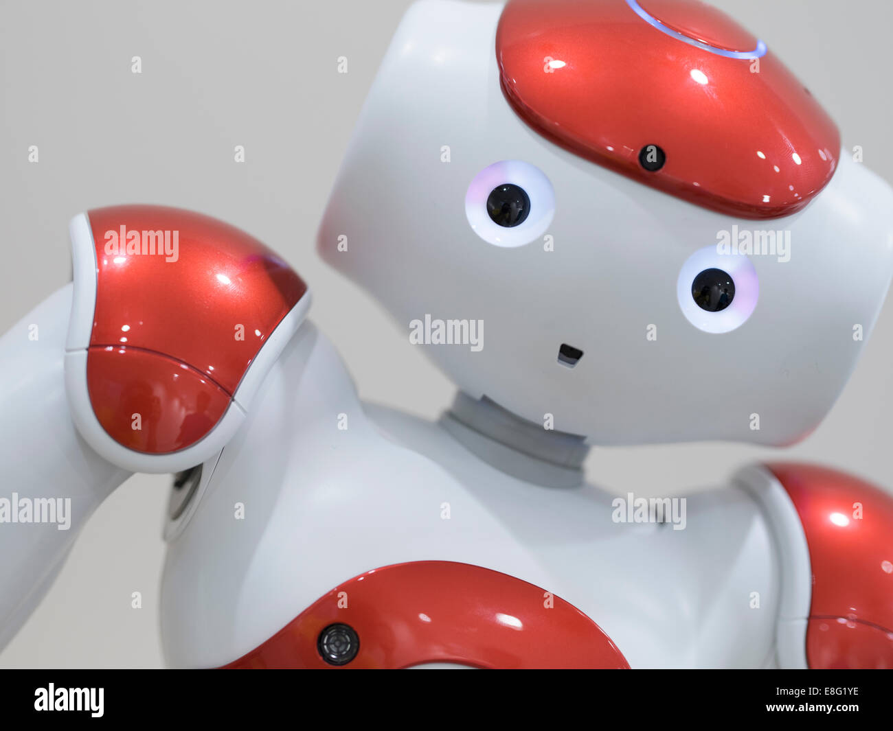 Nao, un robot humanoïde autonome, programmable par Aldebaran Robotics. Banque D'Images