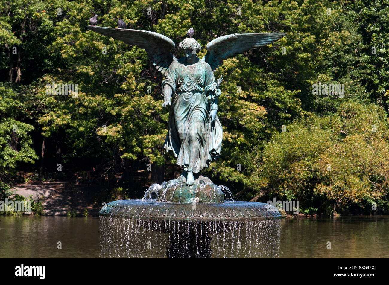 Bethesda Fountain Central Park New York City La Sculpture Est D Appeler L Ange De L Eau Et A Ete Concu Par Emma Stebbins En 1873 Central Park Fontaine Bethesda Et Terrasse Sur Le Cote