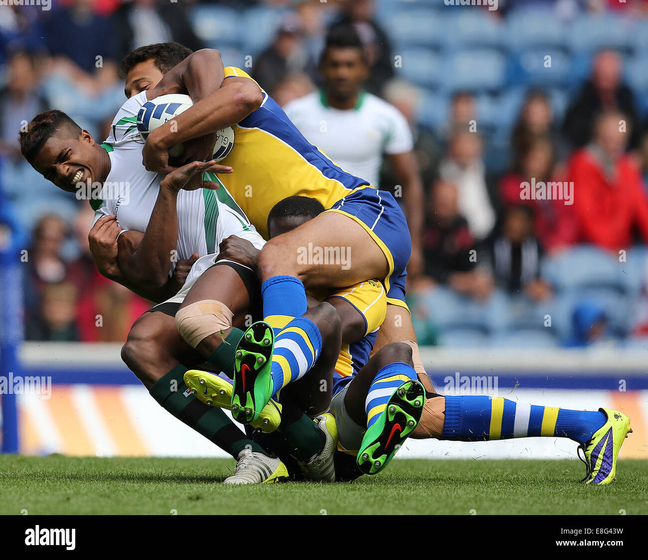 Richard Dharmapala (SRI) est abordé par Nicholas Jackman (BAR) et Philip Lucas (BAR). Sri Lanka v la Barbade. - Rugby à 7 Banque D'Images