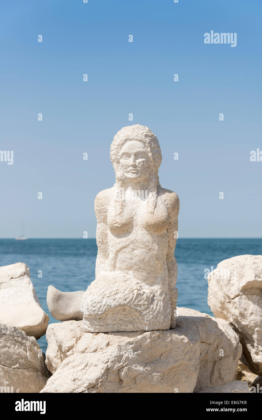 Sculpture au bord de la mer Banque de photographies et d'images à haute  résolution - Alamy