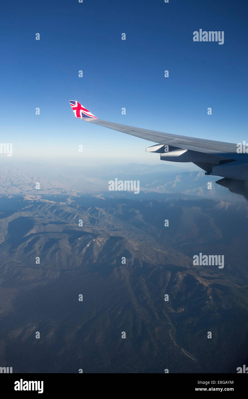 Vue aérienne de l'Union Jack Flag sur l'extrémité d'aile de Virgin Airlines vol au dessus de la Californie United States Banque D'Images