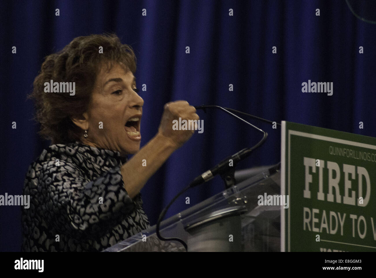 Chicago, Illinois, USA. Oct 7, 2014. Un puissant orateur, Mme Jan Schakowsky de Chicago apporte ses points d'accueil à un rassemblement démocratique au niveau de l'UIC Pavillion le 7 octobre 2014. Credit : Karen I. Hirsch/ZUMA/ZUMAPRESS.com/Alamy fil Live News Banque D'Images