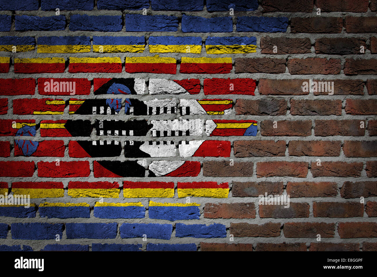 Très vieux mur en brique rouge foncé avec texture - drapeau Swaziland Banque D'Images