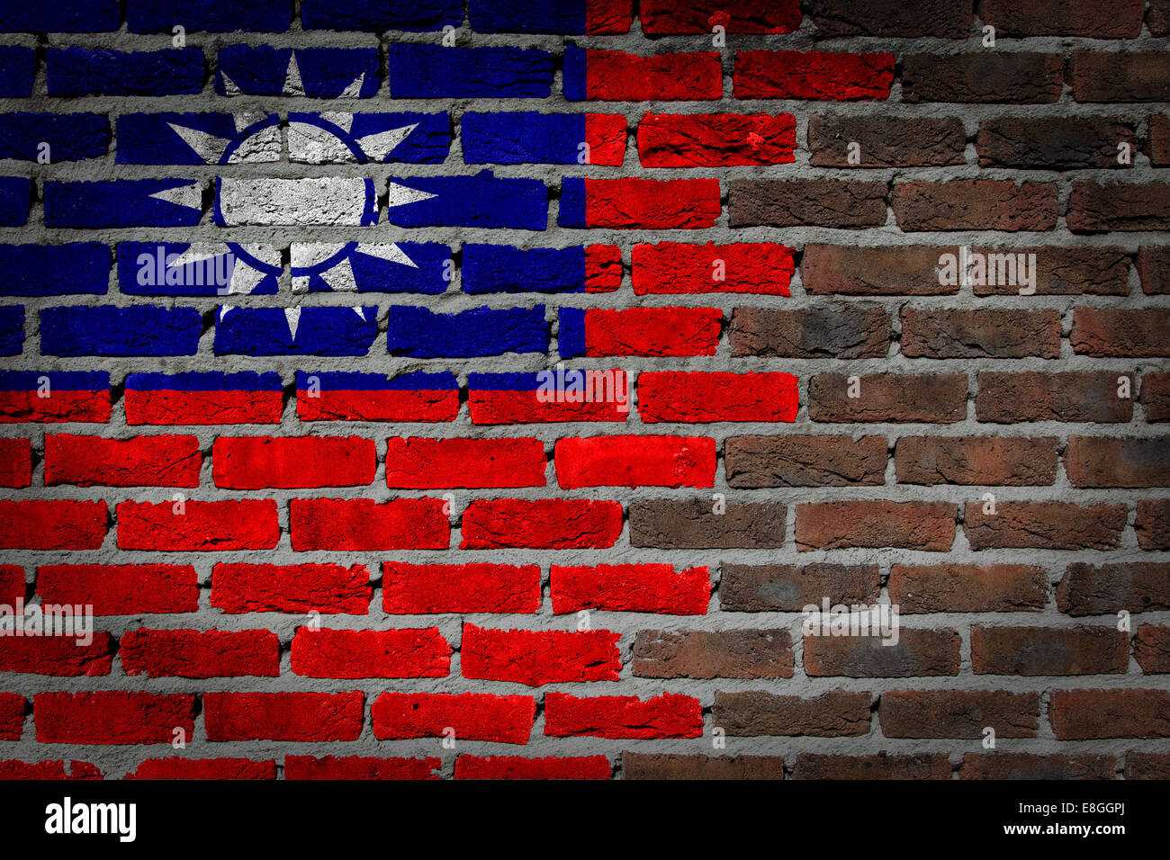 Très vieux mur en brique rouge foncé texture avec drapeau - Taiwan Banque D'Images