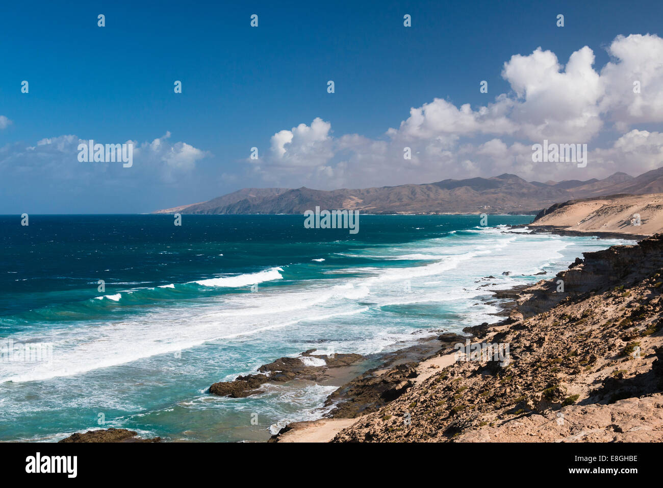 Vue sur la côte nord de Jandía avec ses formations rocheuses à Fuerteventura, Espagne Banque D'Images