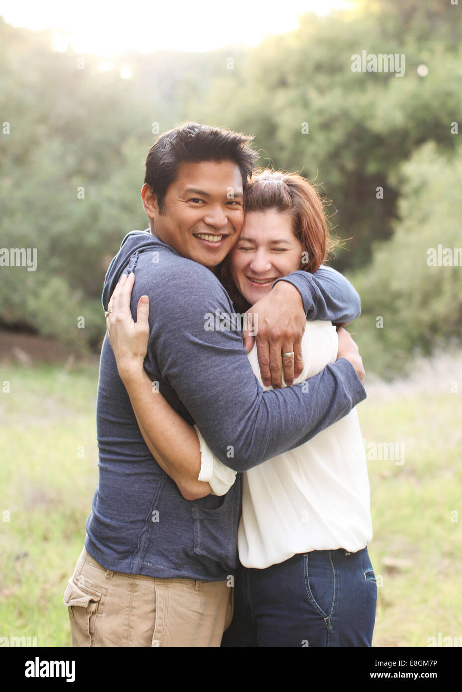 Portrait of a young Couple hugging Banque D'Images