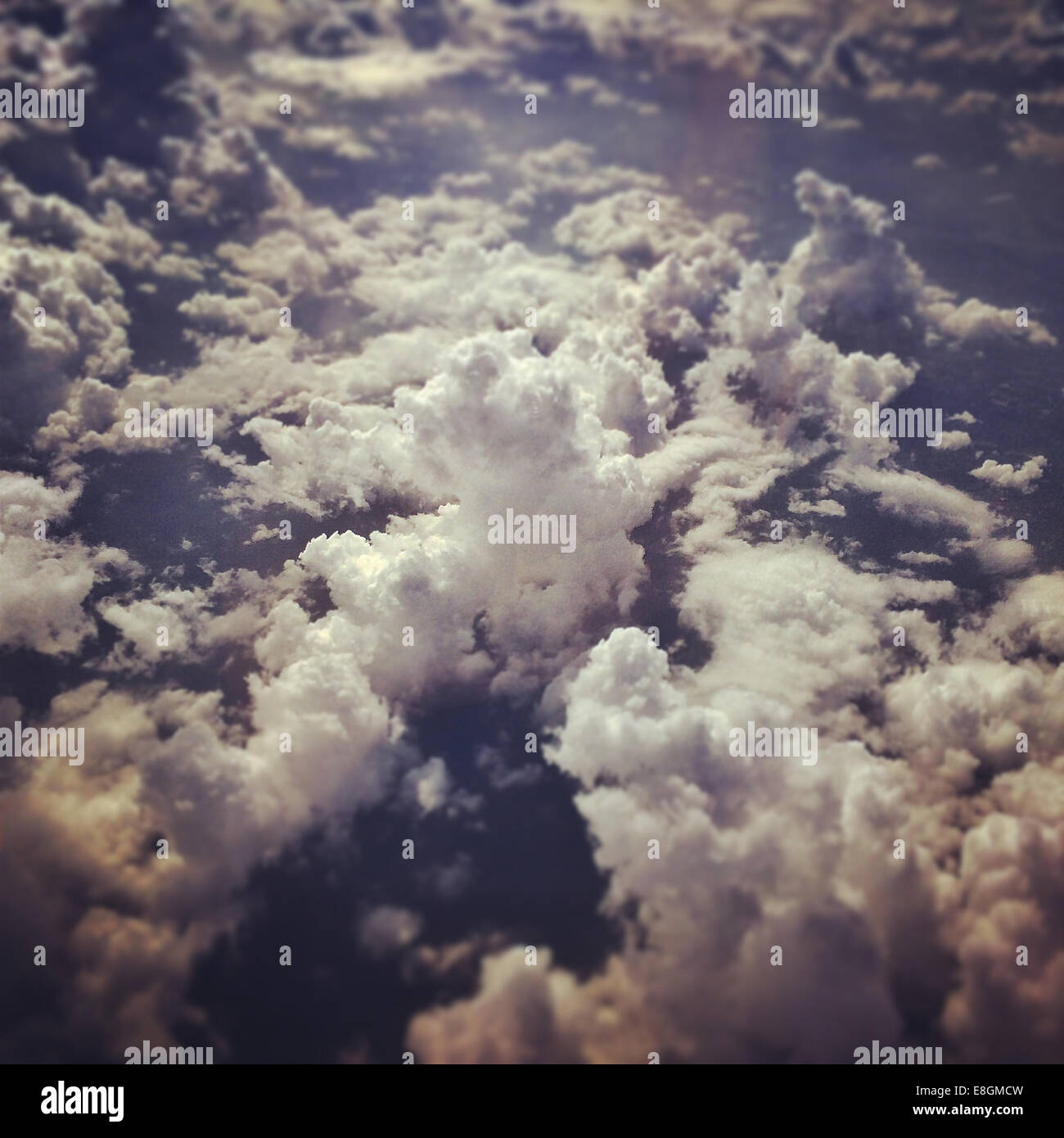 Ciel nuageux d'avion Banque D'Images